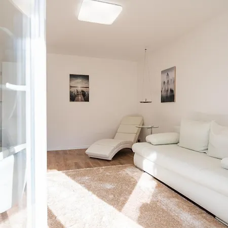 Daire Sonnige Ferienwohnung In Mit Massageliege & Wlan & Parken *